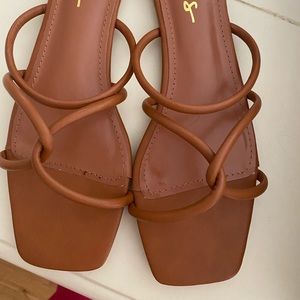 Brand new Lulu’s women’s sandals